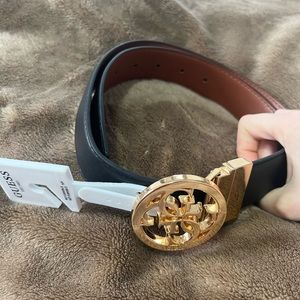 Brand new never used guess reversible belt (black and brown)